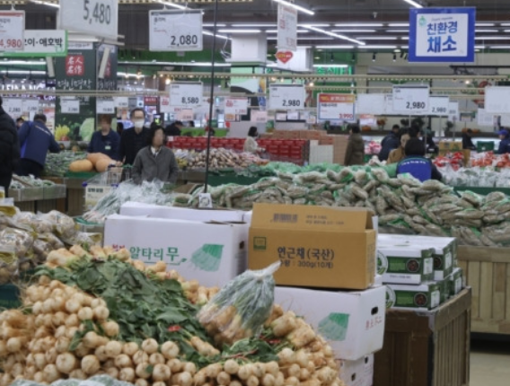 설 명절 맞이 식자재 구입 할인 마트 야채코너