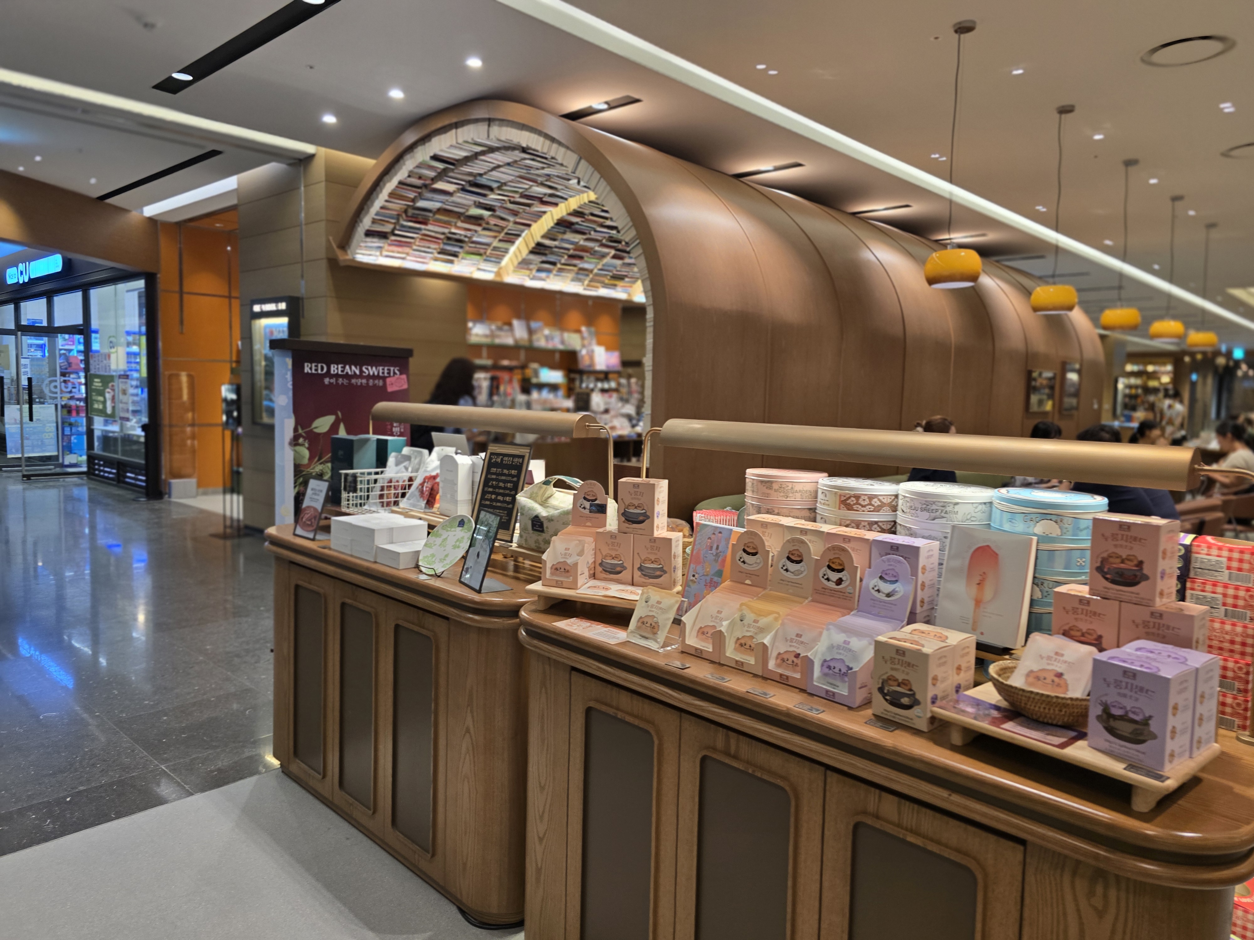 여의도 북카페 TP타워애 아크앤북 입구