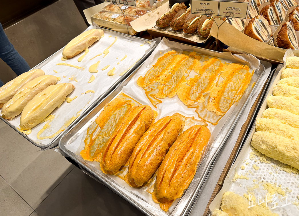 하얀풍차 망포 망포맛집 수원맛집 영통맛집 수원가볼만한곳 수원데이트 빵지순례 수원빵집 치즈바게트 화이트롤 영통빵집 영통데이트 수원빵지순례 수원맛집추천 영통맛집추천 망포맛집추천 망포빵집 영통가볼만한곳 데이트코스추천 빵집 빵 수원디저트 영통디저트