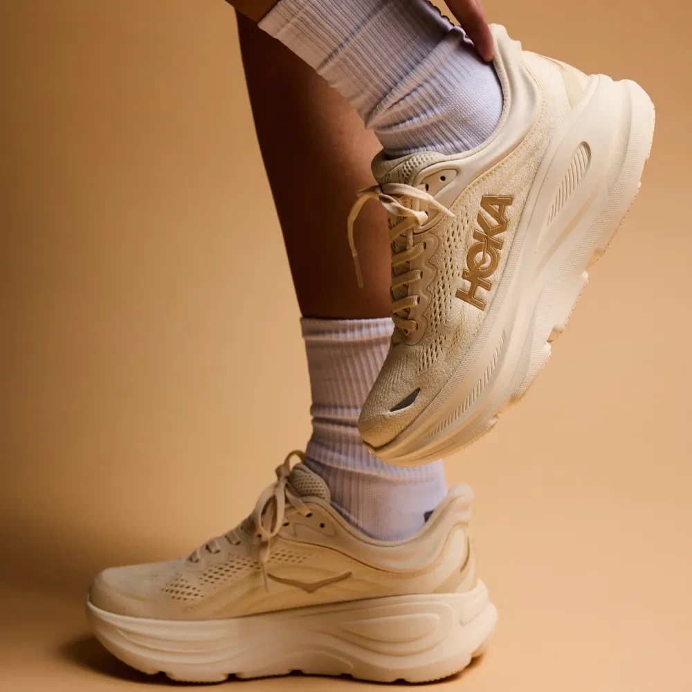 호카 본디9 여성, 코디가 어렵다고? 매장에서 가장 먼저 품절되는 컬러 TOP 3