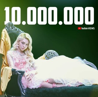 알렉사의 1000만뷰 축하 게시물