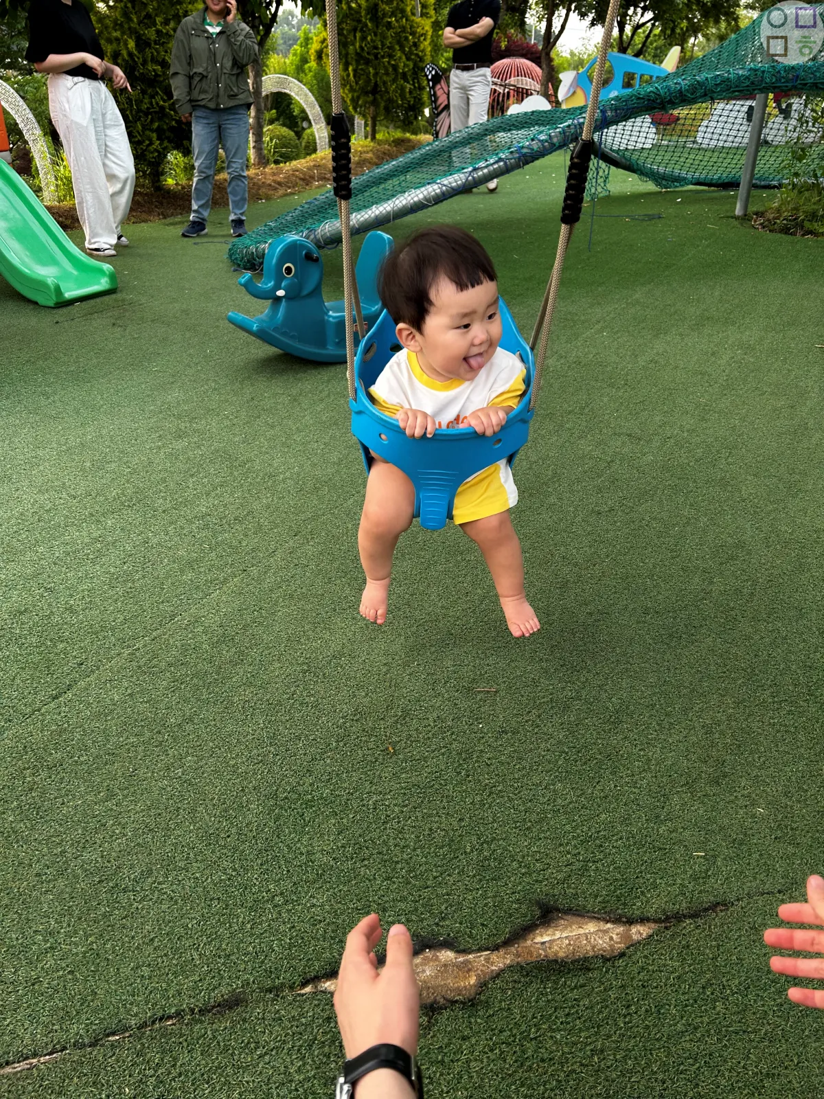 퍼스트가든-아기-그네-즐거움-여러-그네