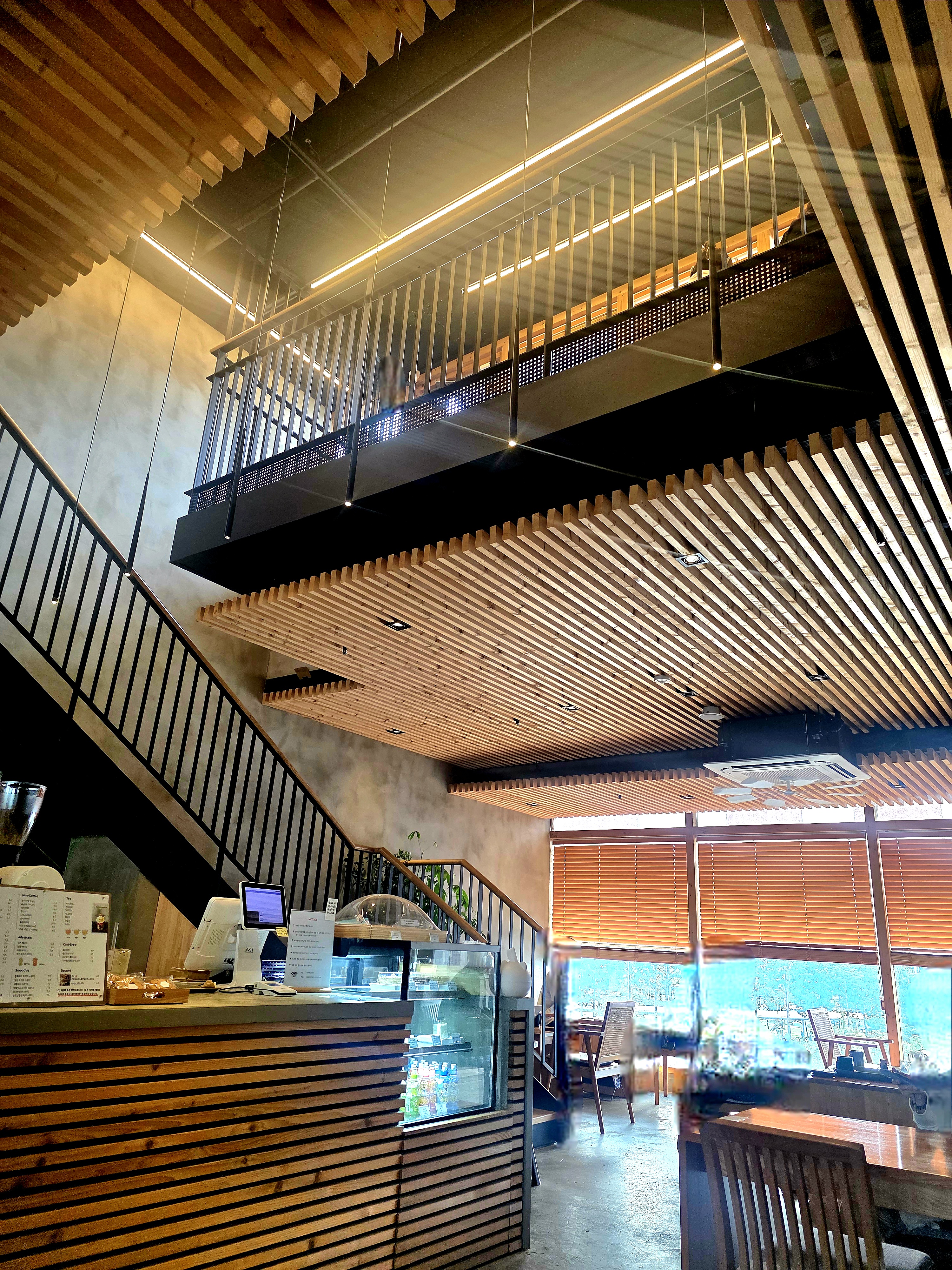 커피가-맛있는-카페를-소개합니다.