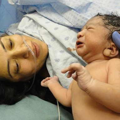 산모와 갓난 아기