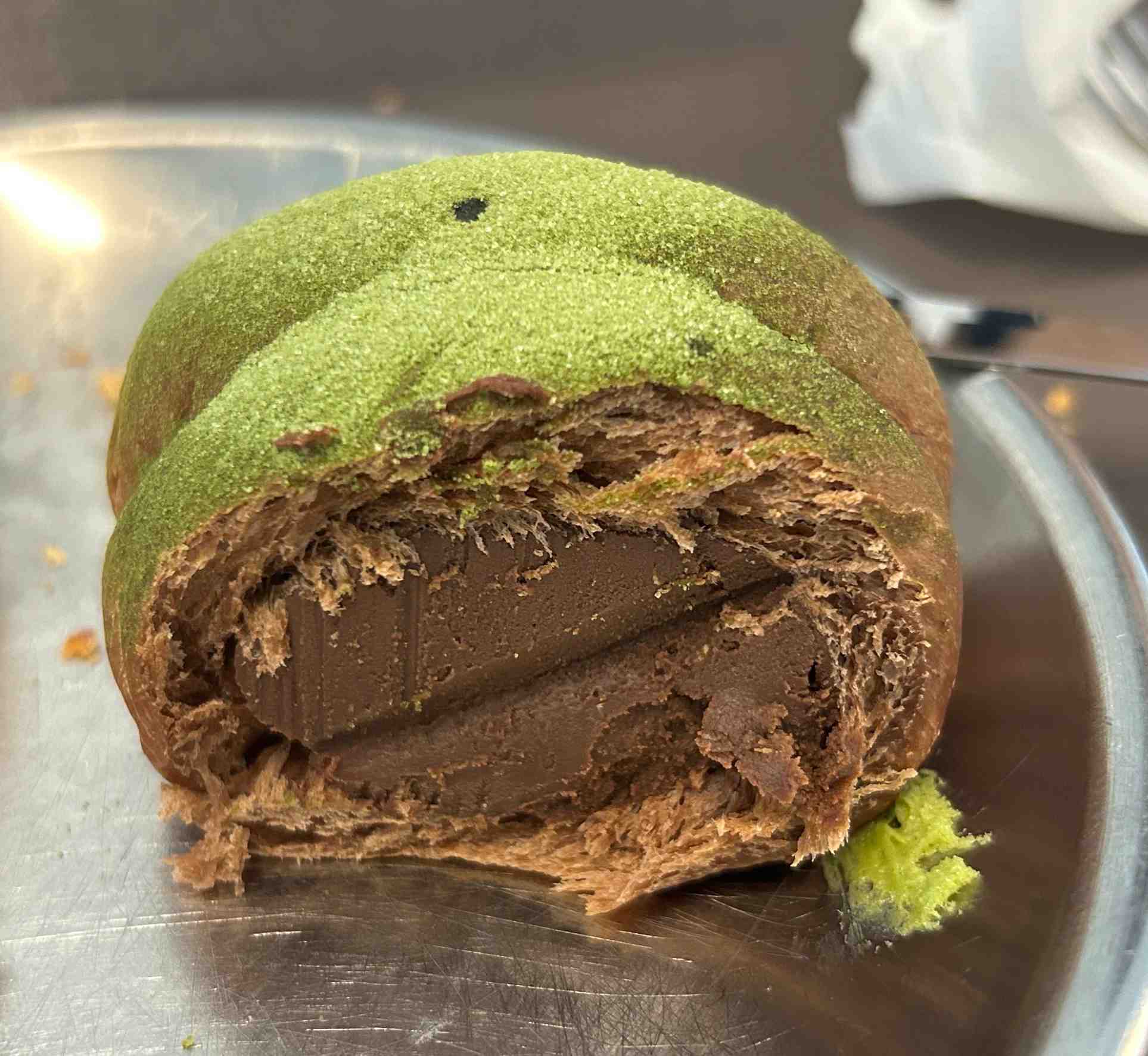 말차 초코 소라빵 단면