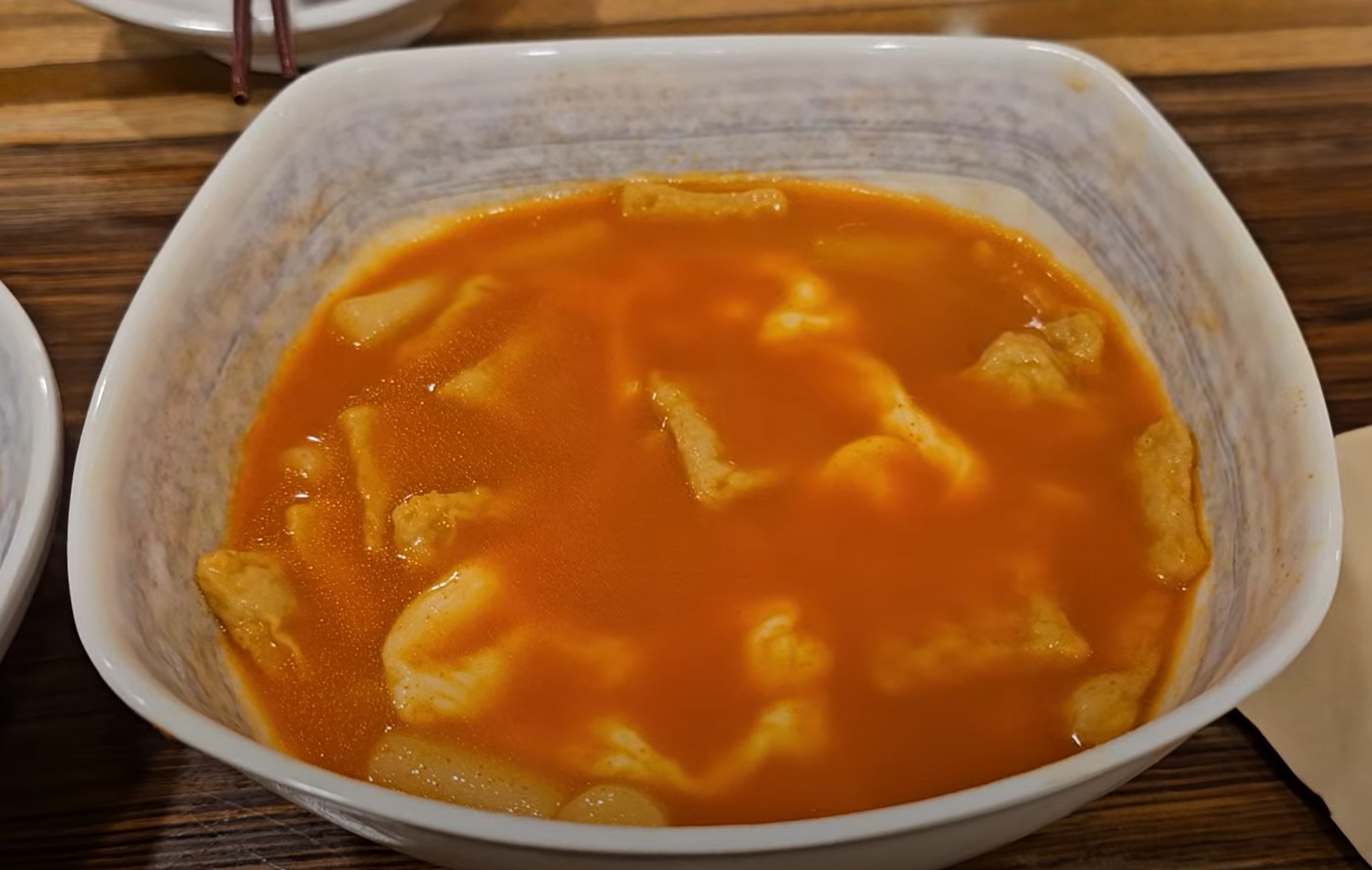 함박 스테이크 볶음밥과 국물 치즈 떡볶이