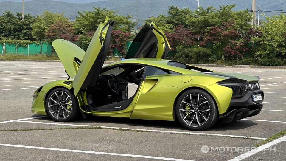 슈퍼카의 똑똑한 생존법 맥라렌 아투라