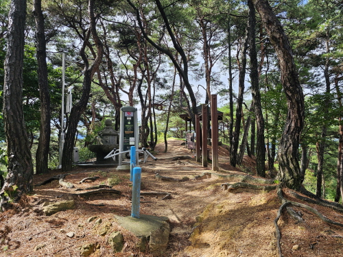 애기봉 초반부- 시계탑, 운동 기구가 많아요