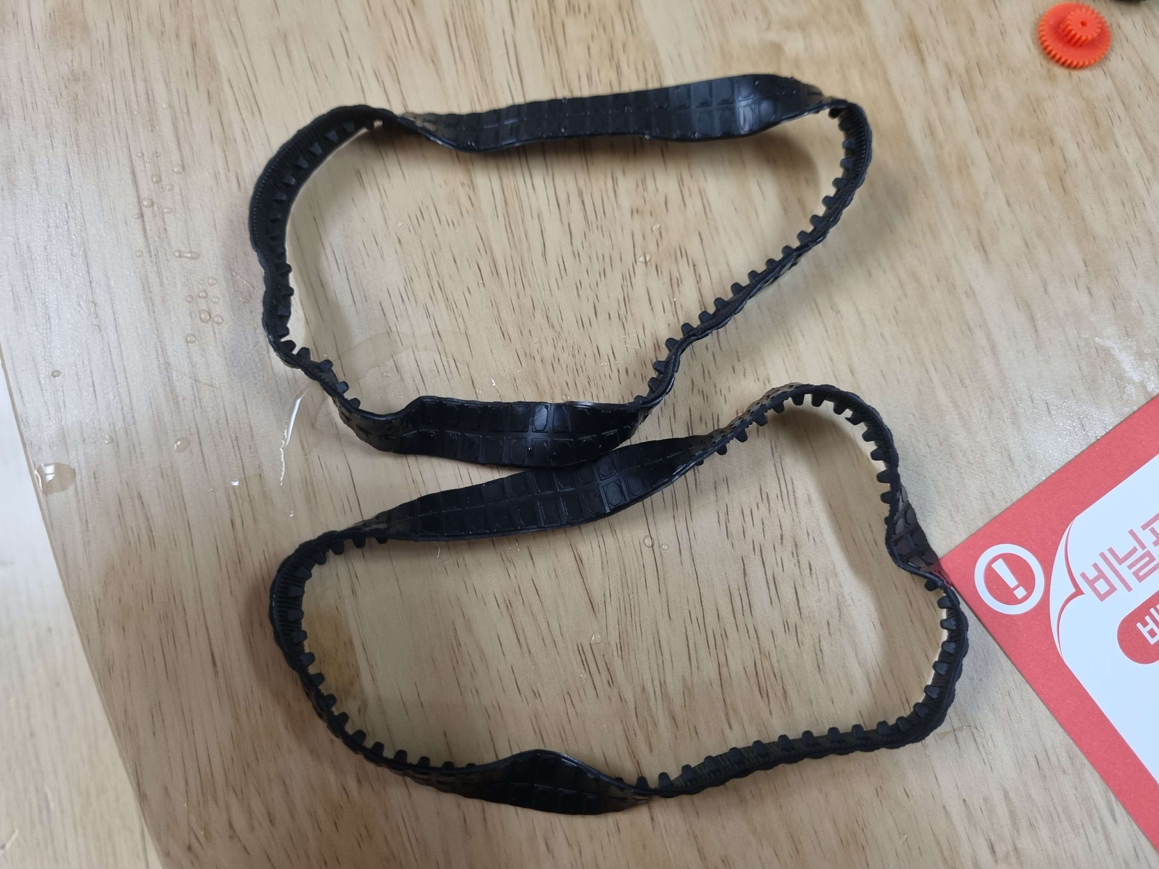 탱크 레일 고무 불량