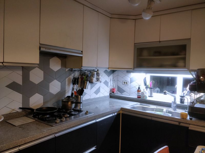 하프헥사곤타일로 덧방한 미루네 주방사진