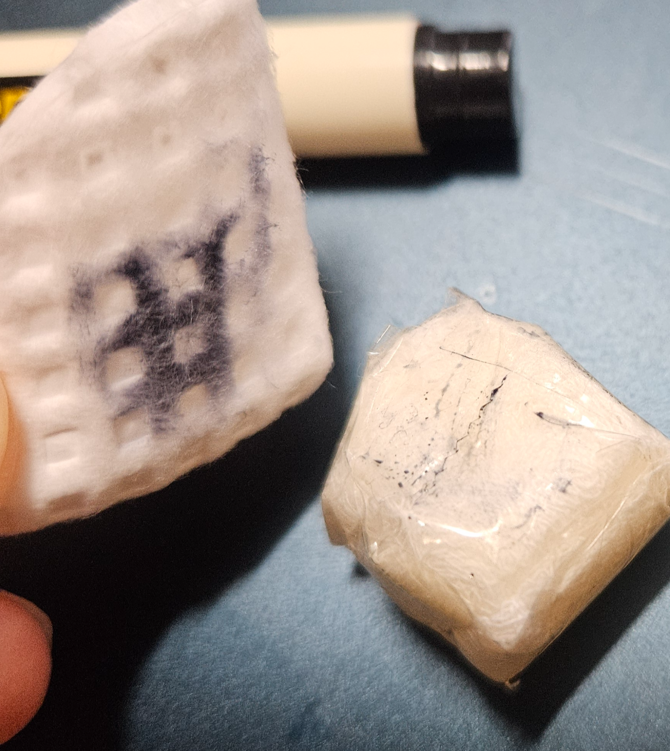 아세톤으로 네임펜지우기