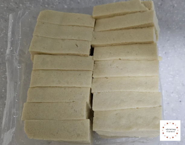 돼지고기두부찌개-두부 잘라두기