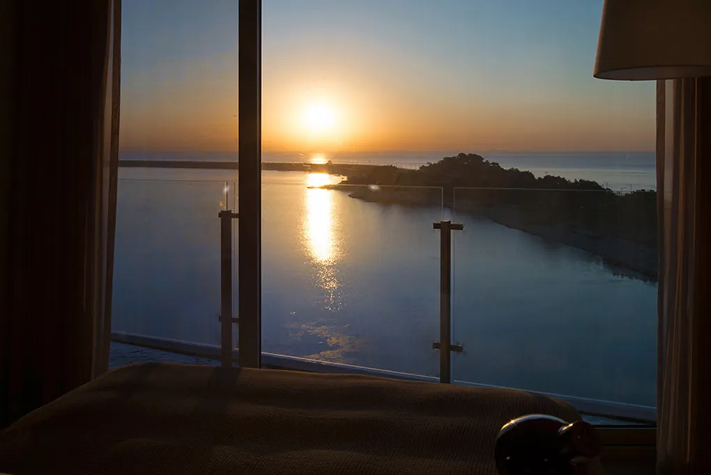 인천-중구-영종도-네스트호텔-객실-디럭스-트윈-(벙커룸)에서-보는-일몰