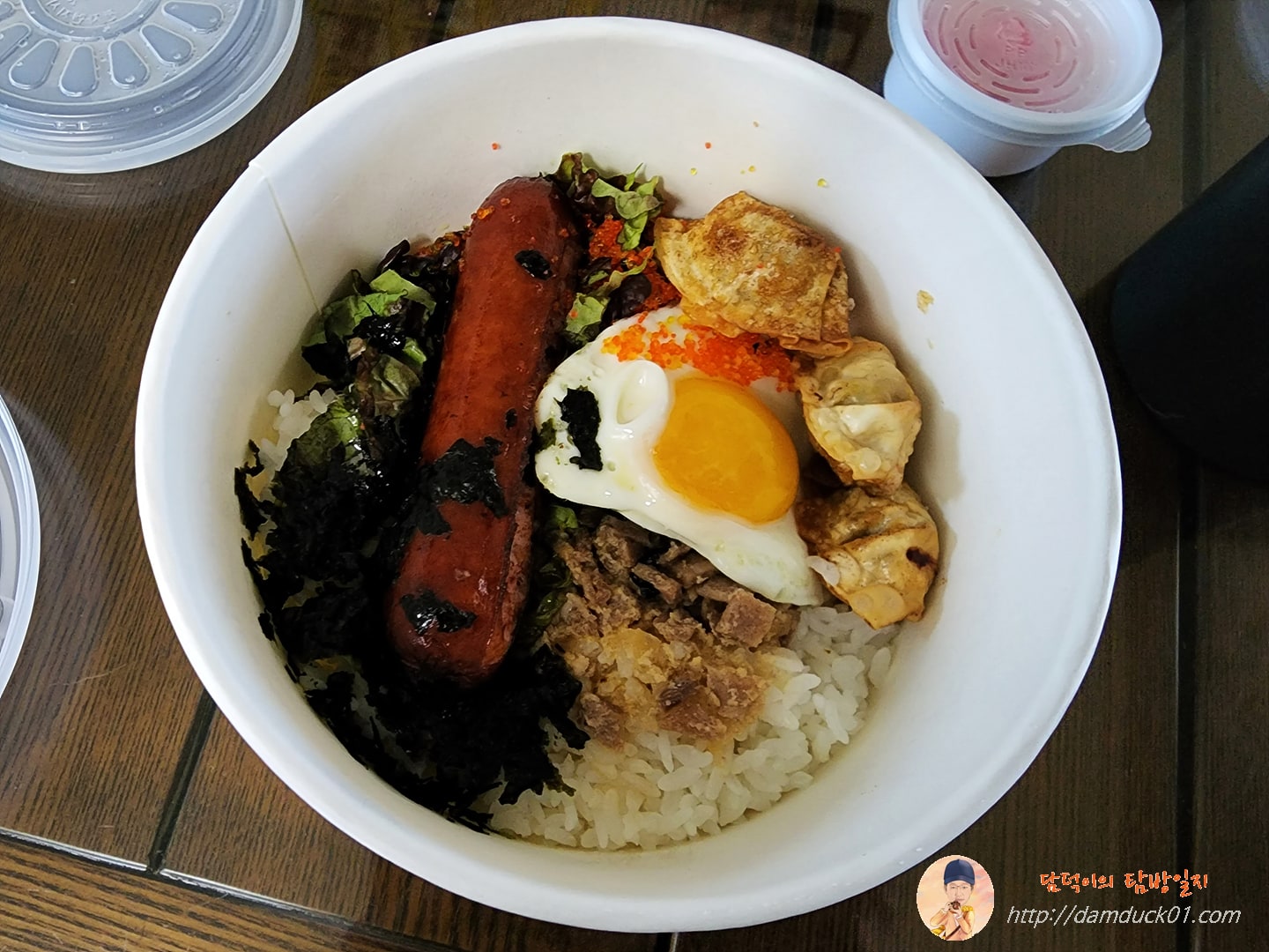 매운맛 알밥 + 존슨빌 소시지 + 서비스 군만두