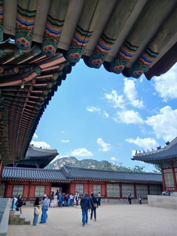 경복궁에서 바라본 인왕산