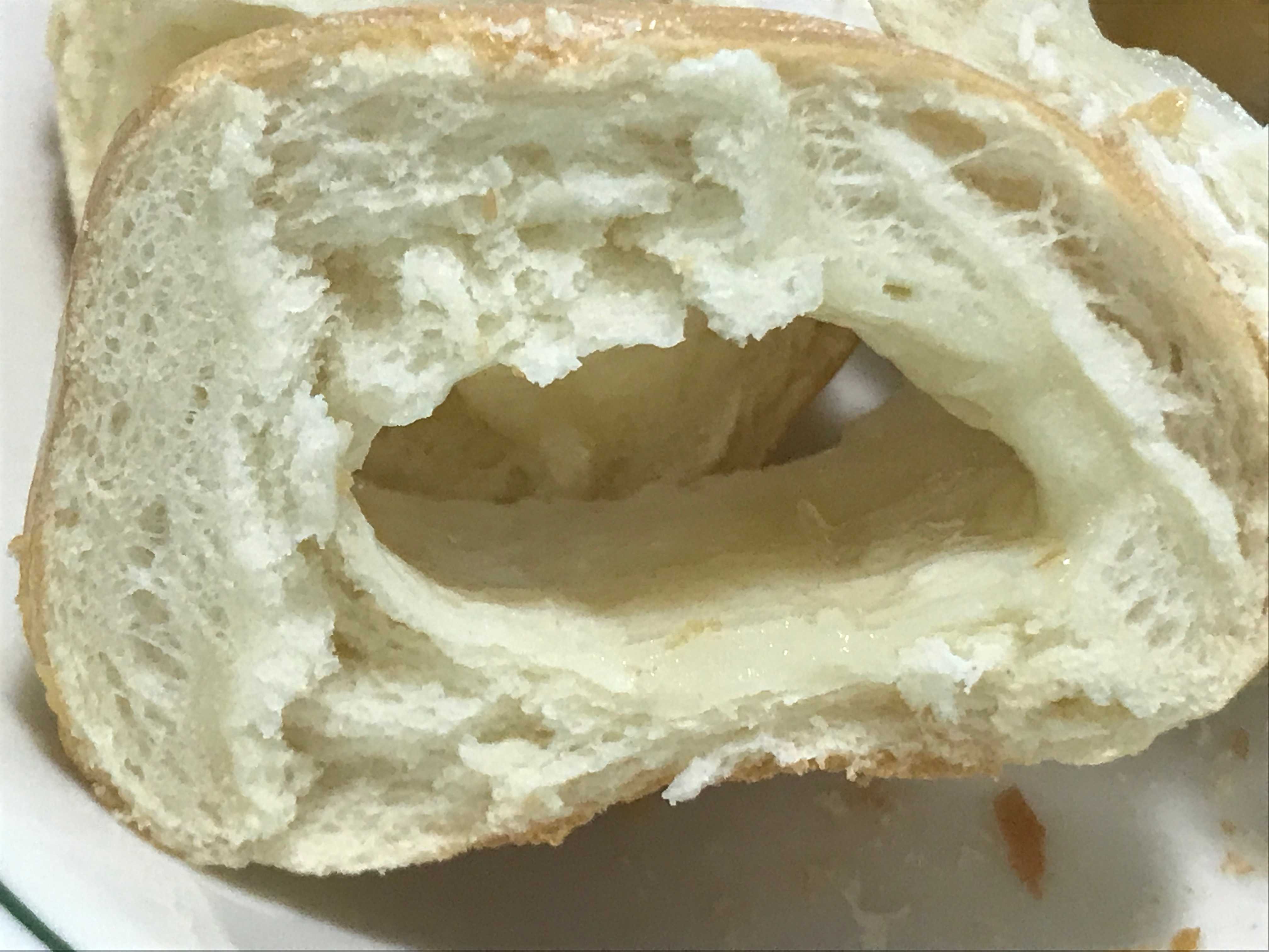 소금빵 단면 확대