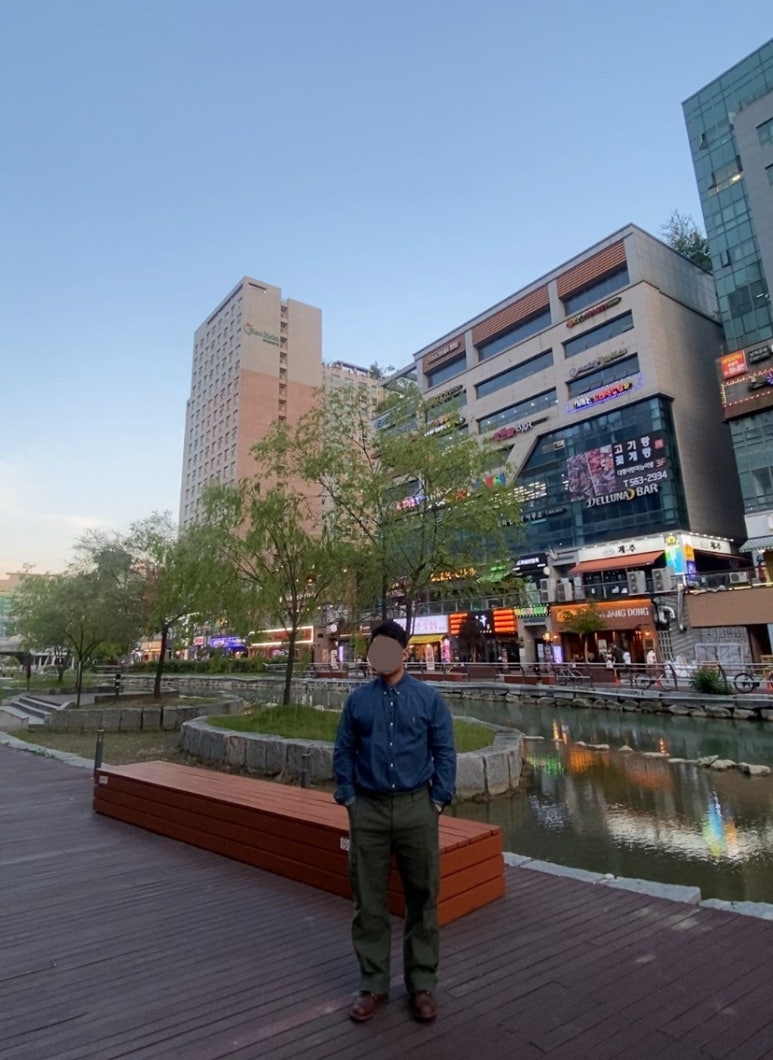 데일리룩(2024. 6. 2.)폴로 랄프로렌 코튼 샴브레이 청셔츠 청자켓 다크 블루, 무신사 무신사스탠다드 브리티쉬 아미 카고 팬츠 카키, 레드윙 아이언레인저 앰버하니스, 루미녹스 7050