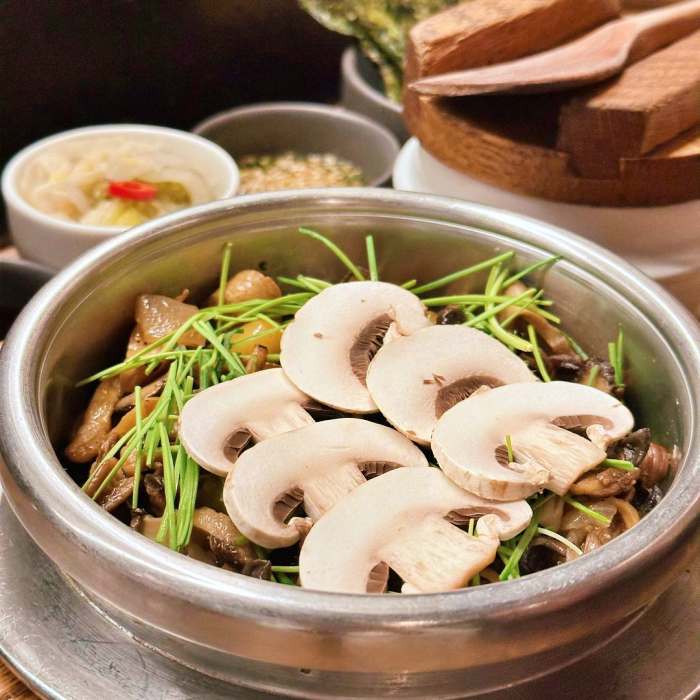 토요일은 밥이좋아 한남동 이태원 트러플 버섯 솥밥 맛집 통영 굴솥밥 해산물솥밥 반건조 생선솥밥 버터장조림솥밥 서울 핫플 6미 토밥 좋아 추천 방송정보