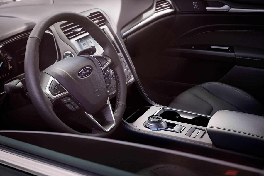 2019년식 포드 퓨전 하이브리드 1열 운전석 사진