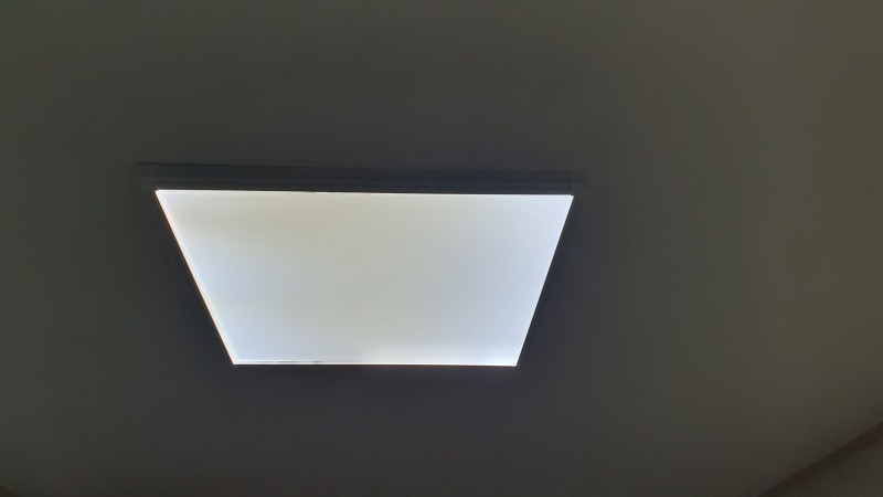 방에-설치된-전등