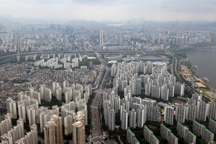 올해 6월까지 등기를 마친 중국인 매수자는 4731명이다. 전체 외국인의 72%다. 서울 시내 아파트 전경.