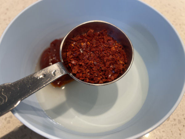 오이무침 양념 - 고춧가루 1/2큰술