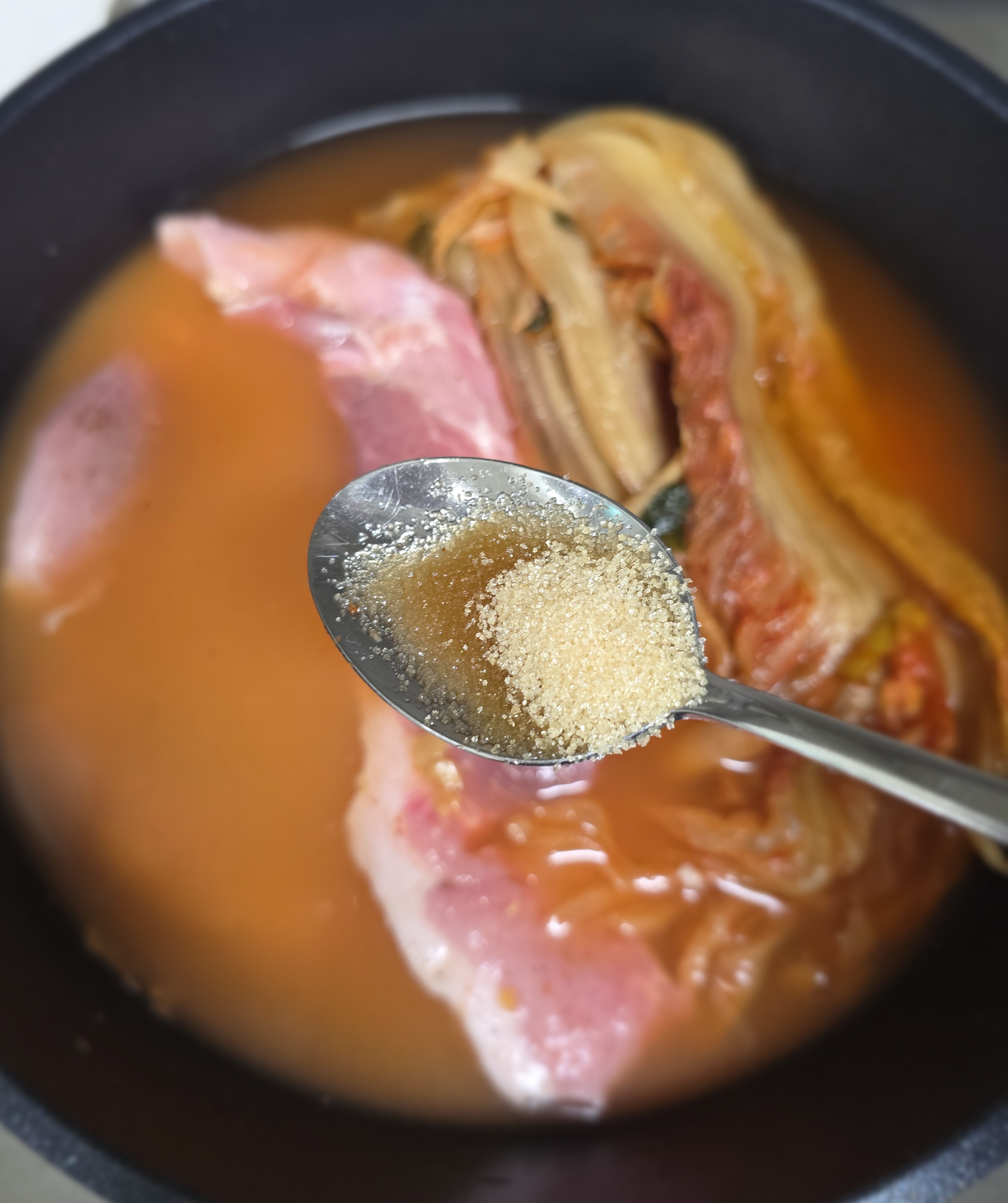 설탕을-넣습니다.