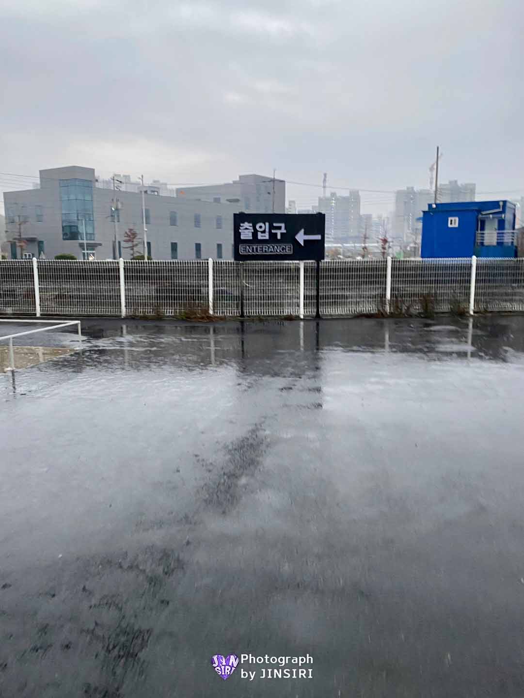 ํฌ๋ ๋ฆฌ์ FORERIUM ์ฃผ์ฐจ