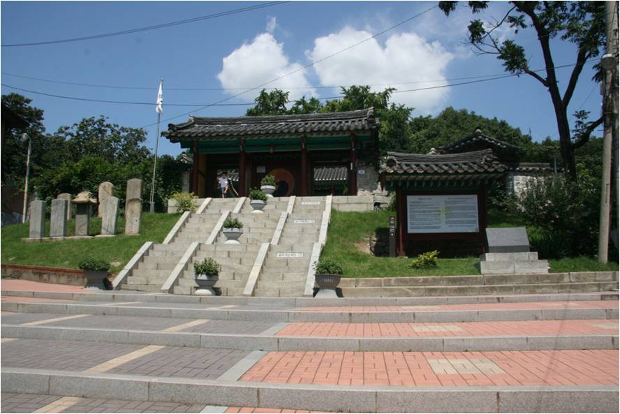 양천향교의 고즈넉한 전경과 아름다운 단청