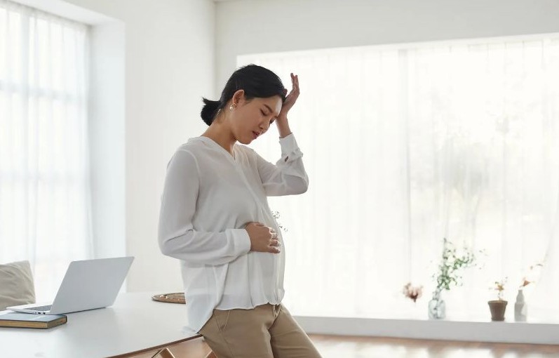 머리가 찌릿찌릿 아파요