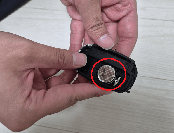 아반떼CN7 스마트키 새배터리 교체하기