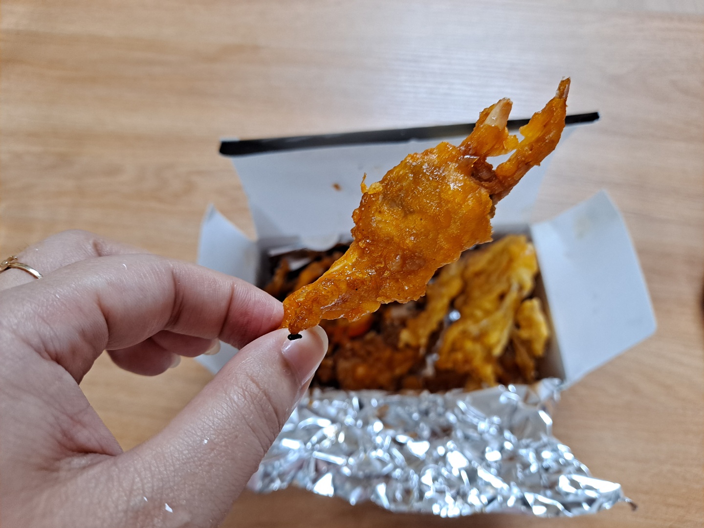 베이비크랩을-손에-들고