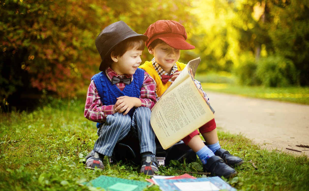 독서하는 아이들 사진