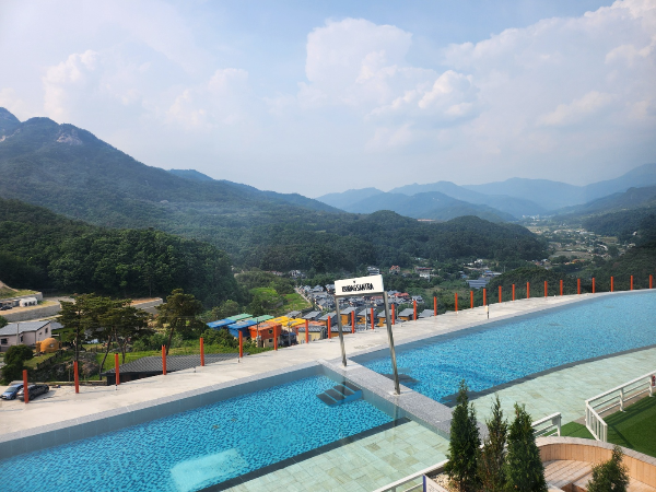 2층에서-바라본-188m-인피니티풀