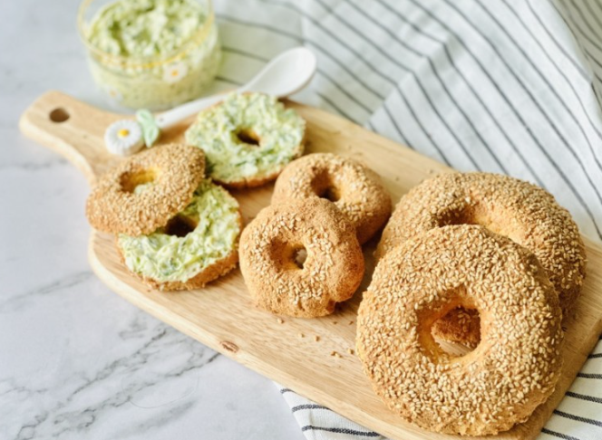 글루텐프리 빵과 케이크 등의 음식의 특징들