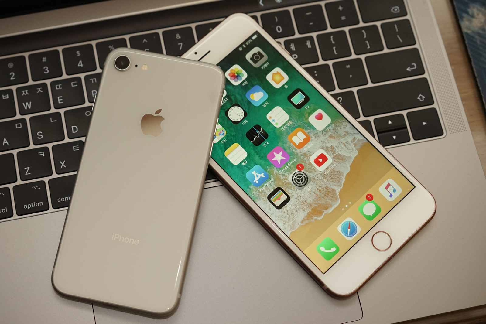 홈버튼이 고장난 아이폰8