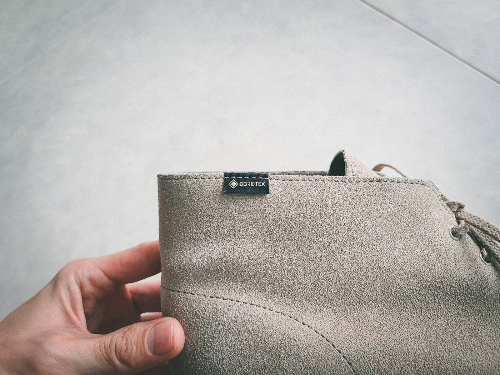 외관상 차이는 고어택스 탭 뿐!