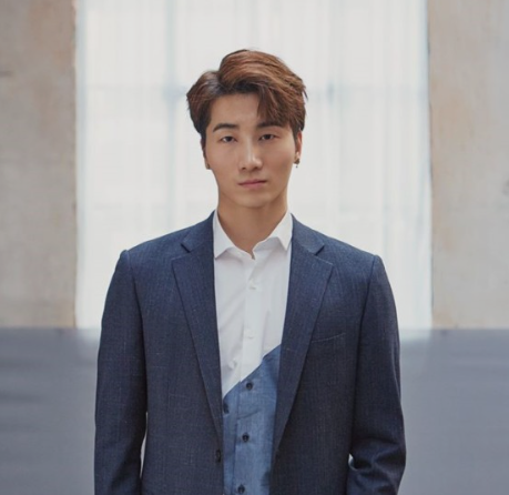 김헌우 윙