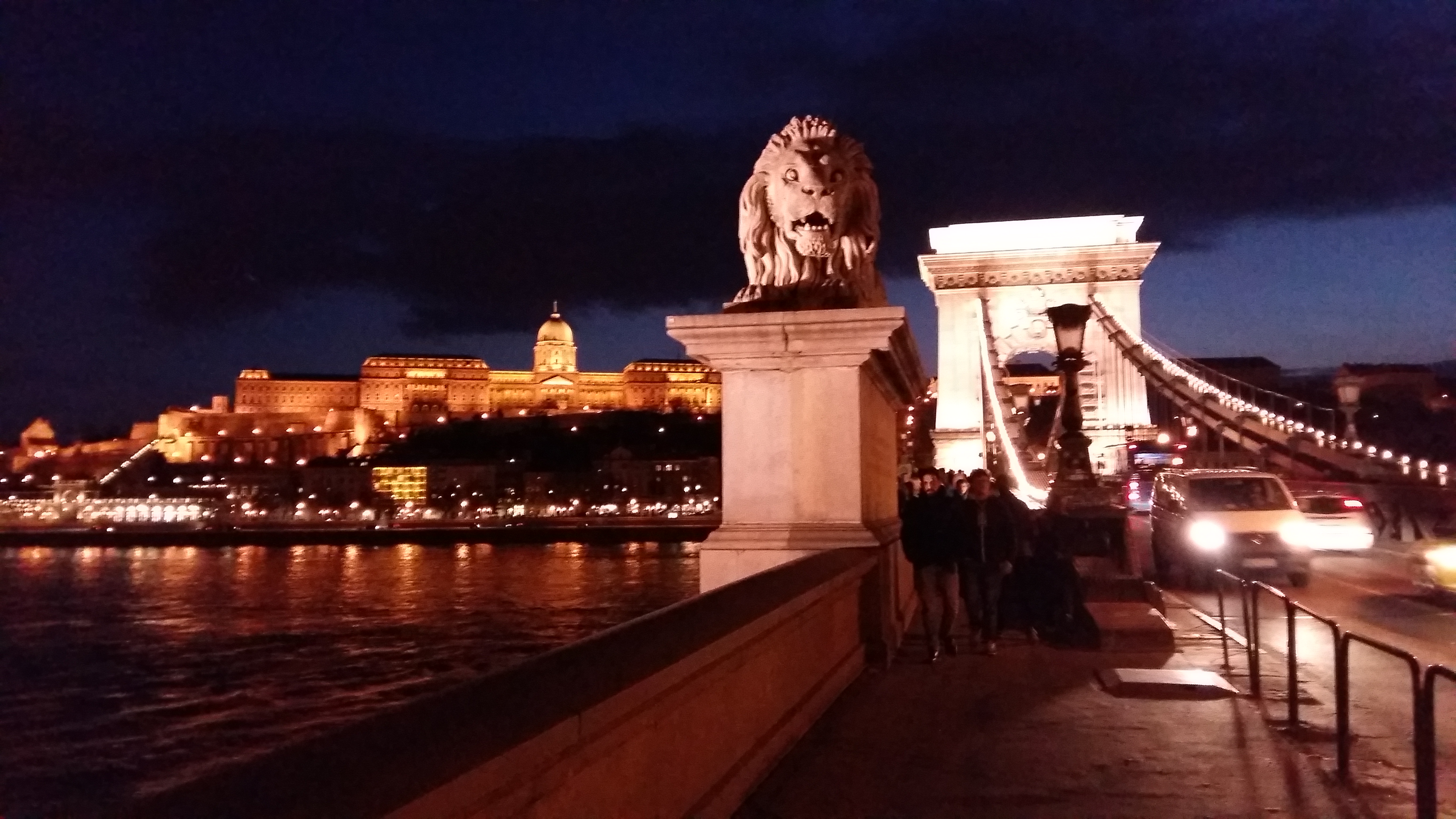 헝가리 부다페스트 세체니 다리 위 사자 상