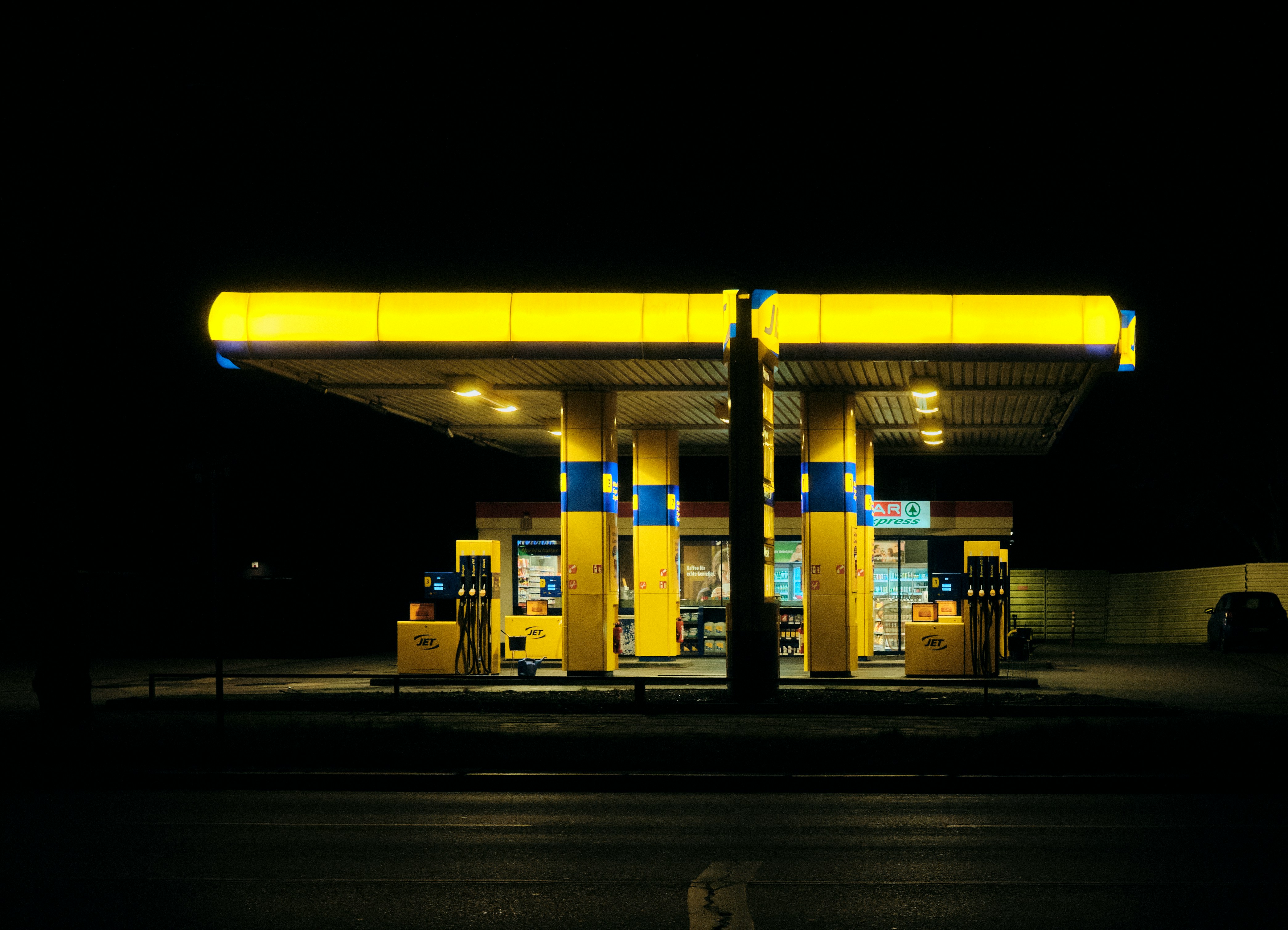 셀프 주유소와 일반 주유소 가격 비교