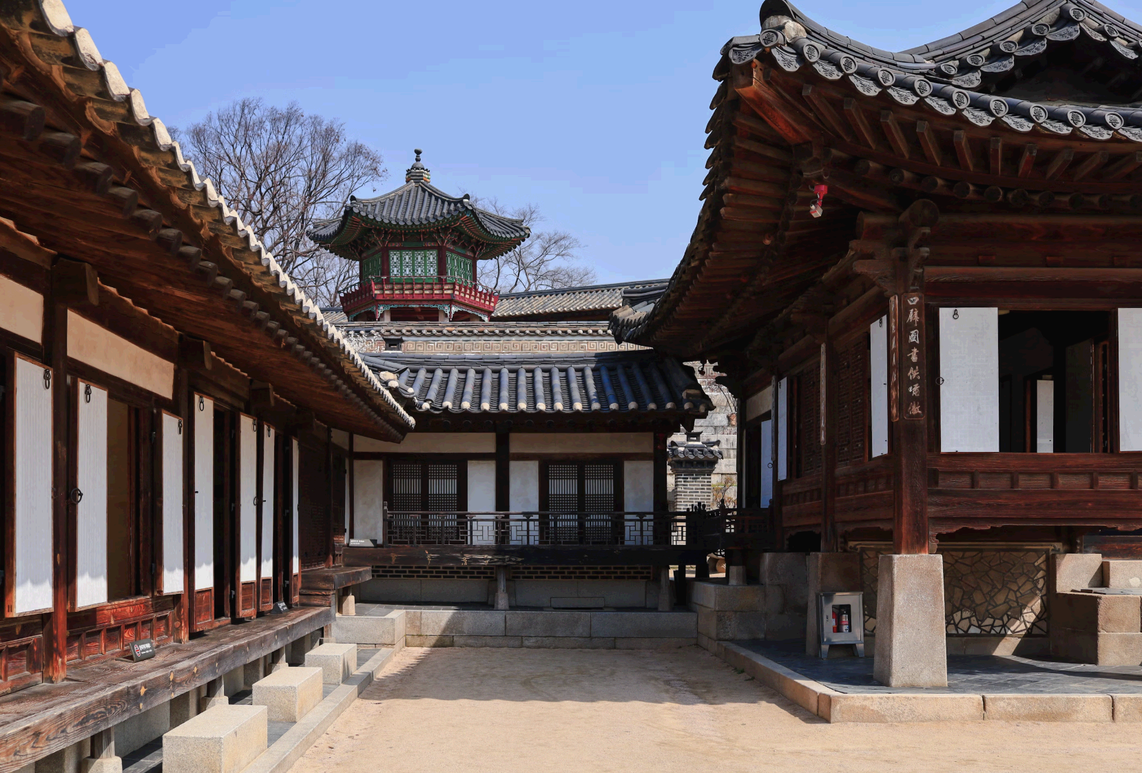 한옥 마당의 다기능성: 놀이, 농사, 휴식 공간으로서의 역할