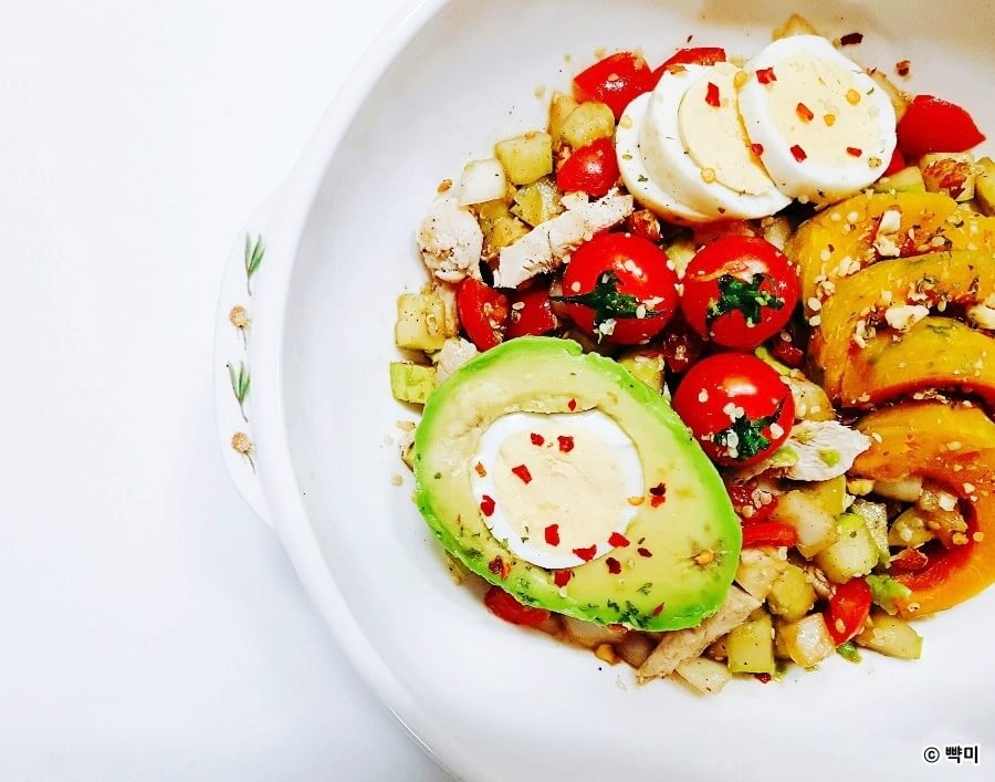 달걀-품은-아보카도-샐러드-다이어트-레시피