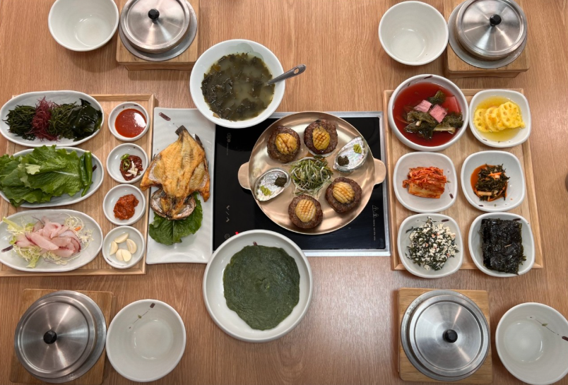 6시내고향 완도특산물한상 해양치유밥상 전남 완도 모래뜰 숯불갈비솥밥정식 낙지정식 비파간장게장