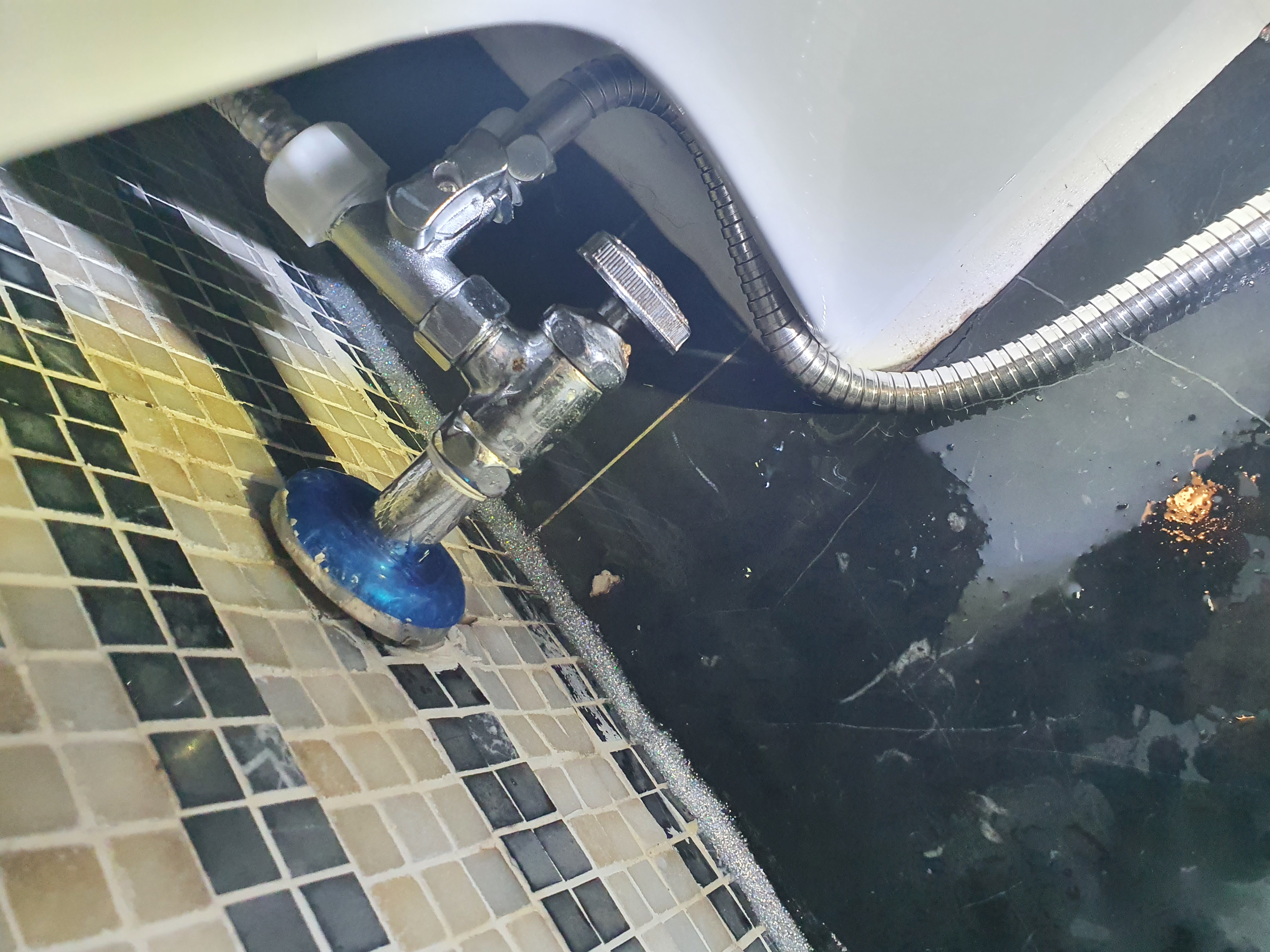 T자형 황동 벨브 고정 완료