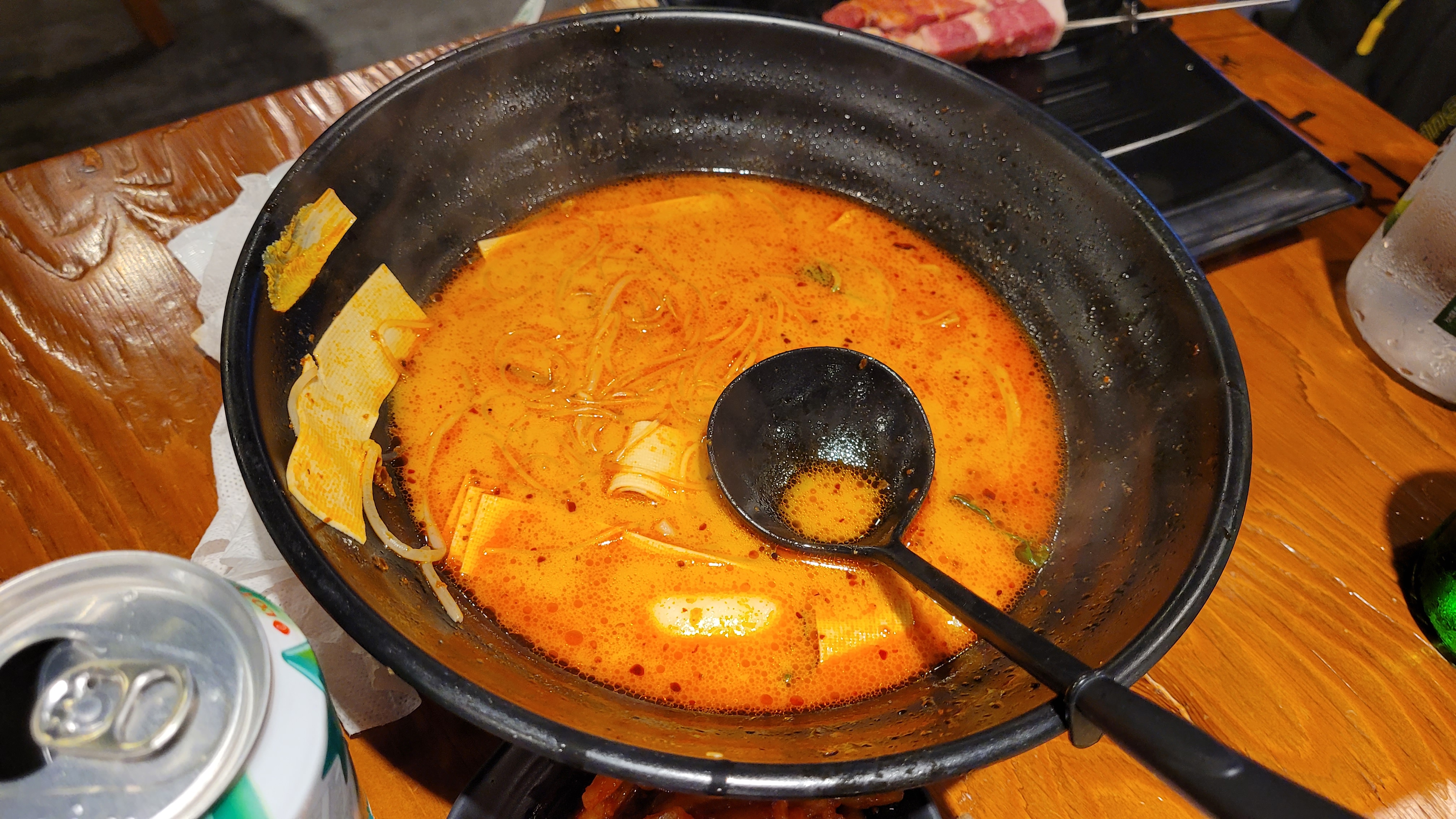 바닥을 보이는 마라탕