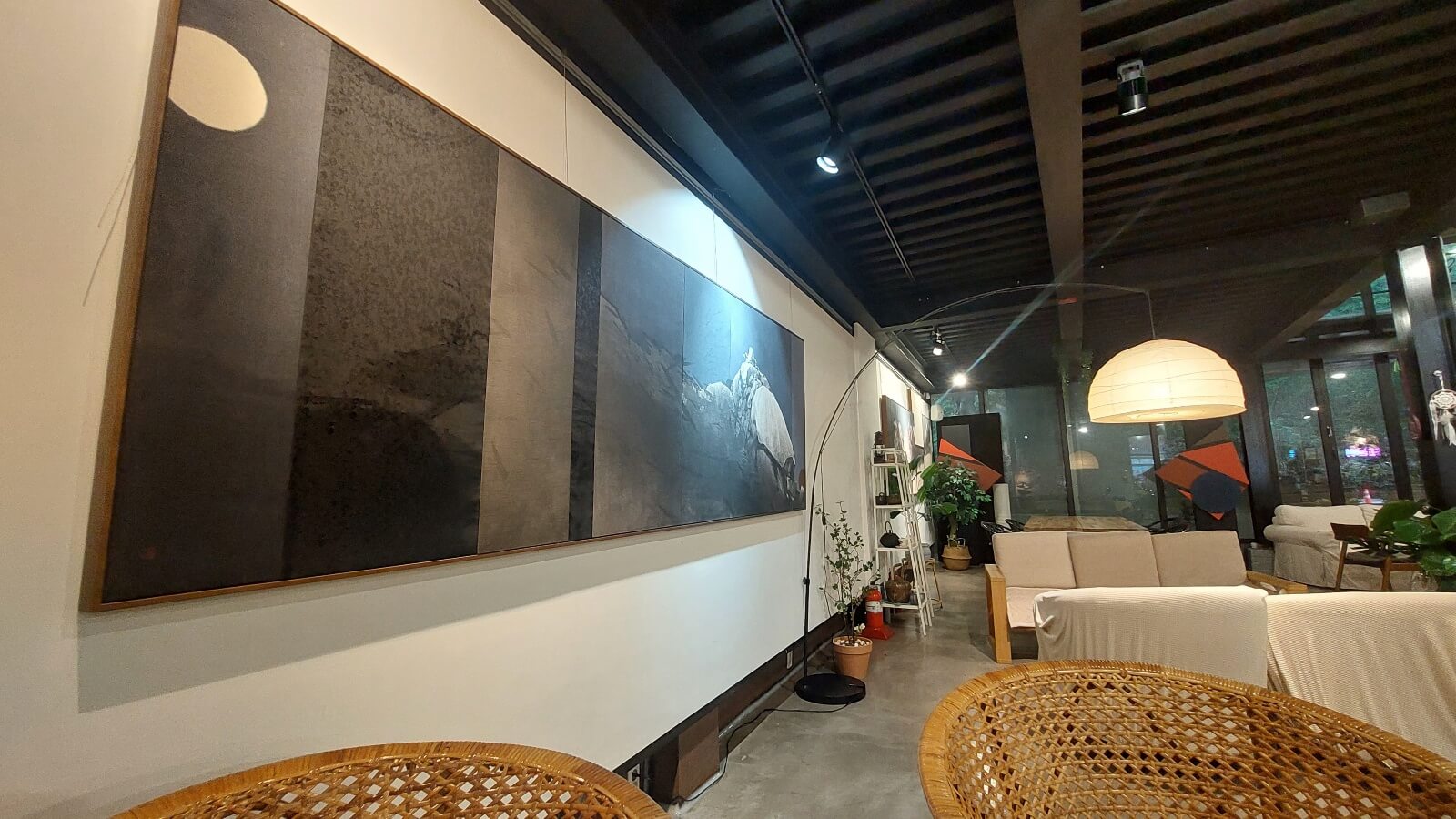 카페내무모습-조명