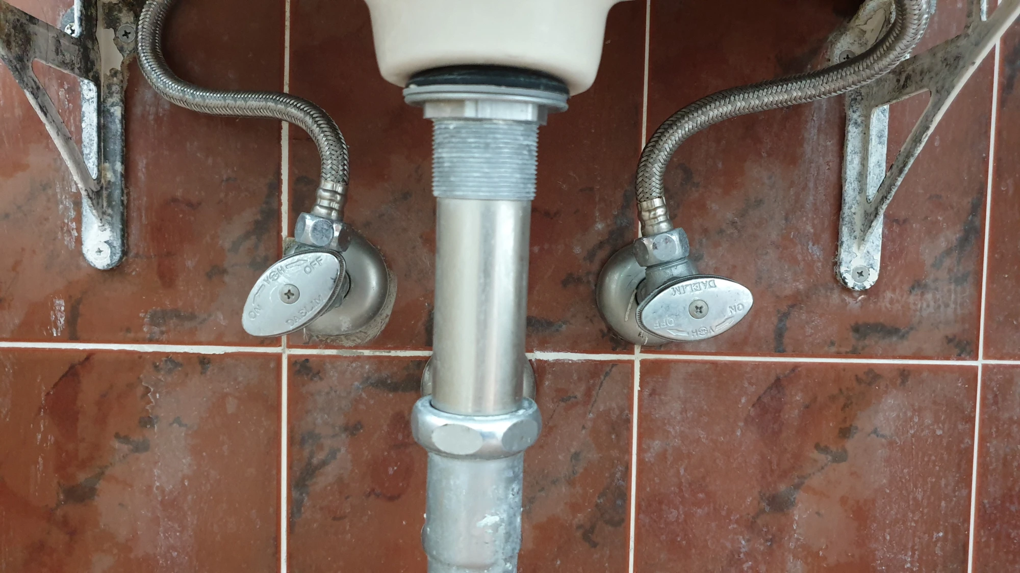 세면대 수도꼭지 교체 완료 모습