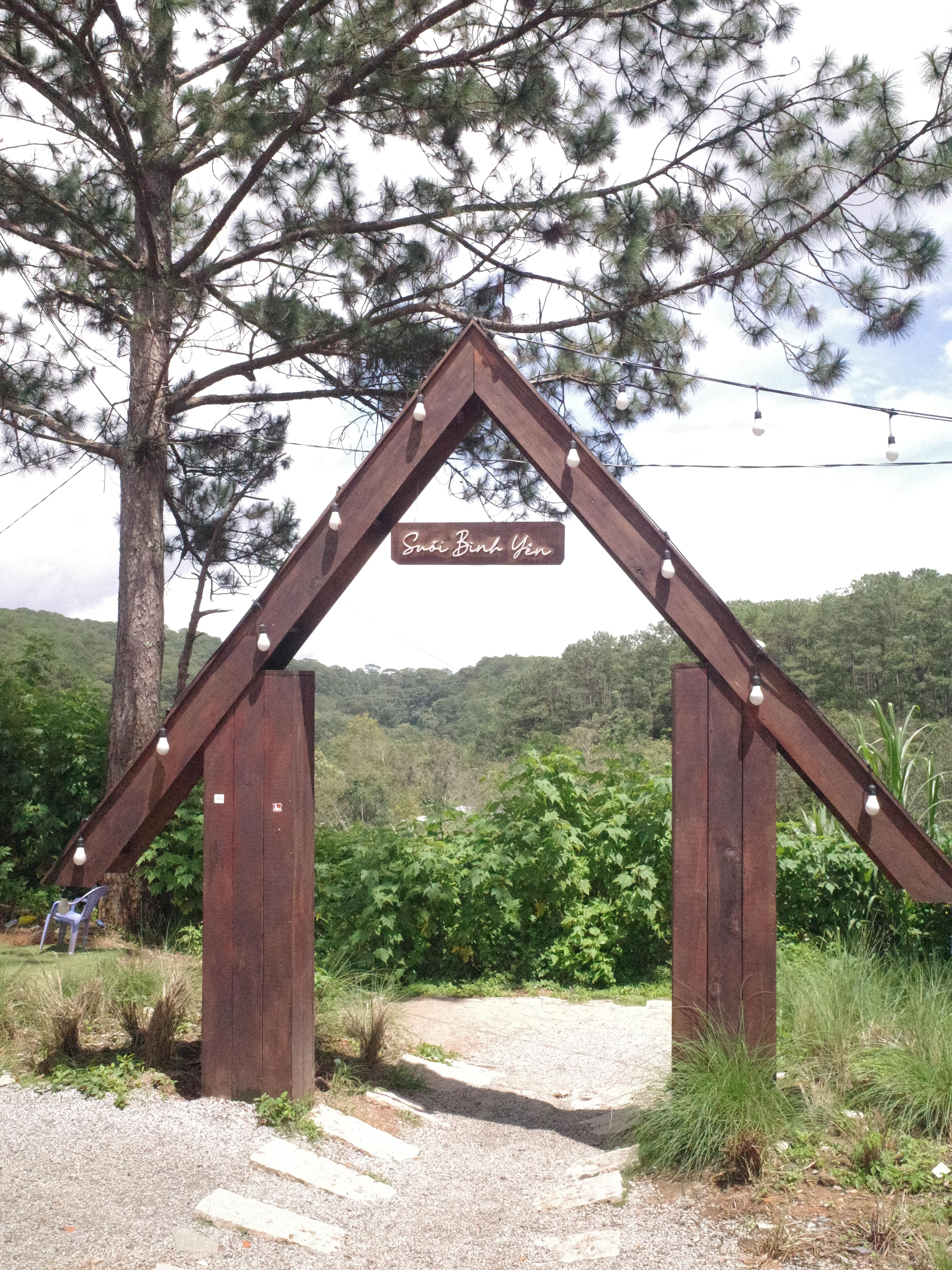 Suối B&igrave;nh Y&ecirc;n 입구 사진
