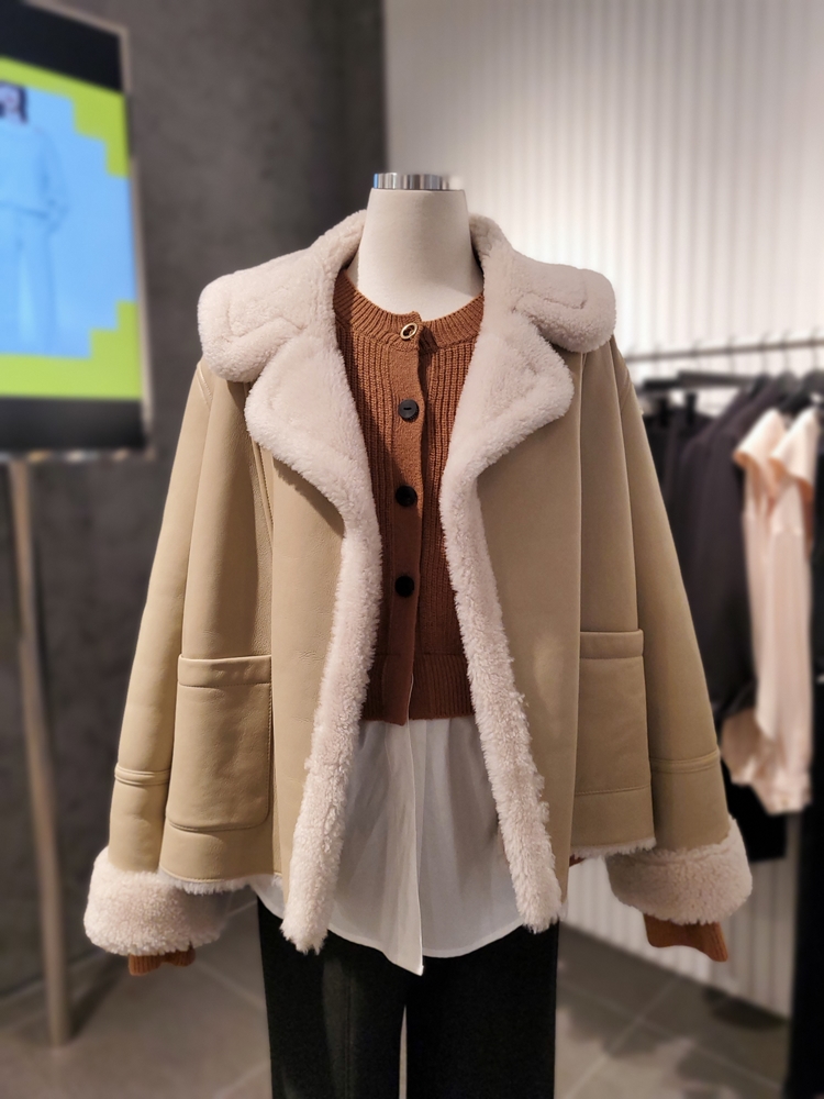 VOV 패치 포켓 오픈 레더 무스탕 7111475301