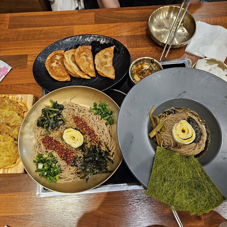 뱅뱅 막국수 뱅뱅사거리점